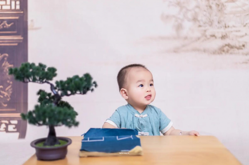 公主岭怀孕肚子中间凹两边凸